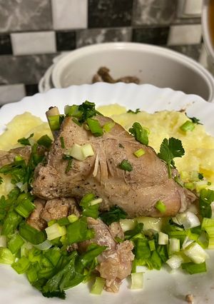 Кролик, тушкований в білому вині, в мультиварці