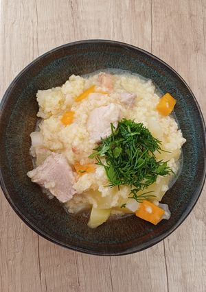 Куліш в казані на плиті