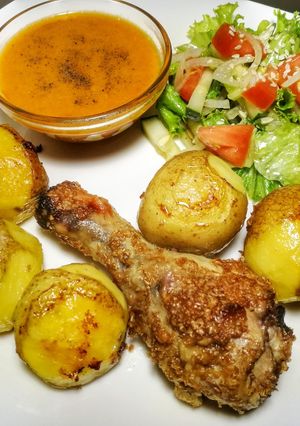 Курка в паніровці запечена з картоплею