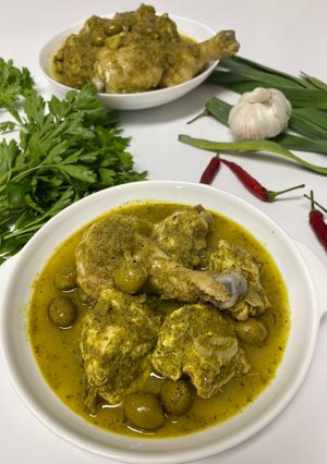 Курка в зеленому соусі з оливками