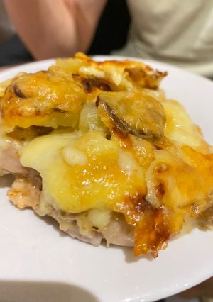 Курка з ананасами і грибами