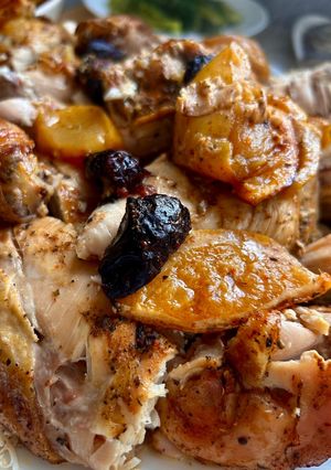 Курка запечена з чорносливом