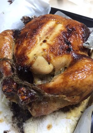 Курка, запечена на солі