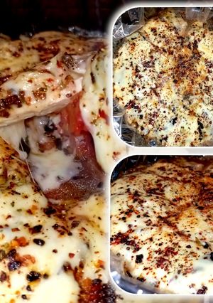 Куряче філе а-ля Капрезе запечене з сиром, помідорами і базиліком