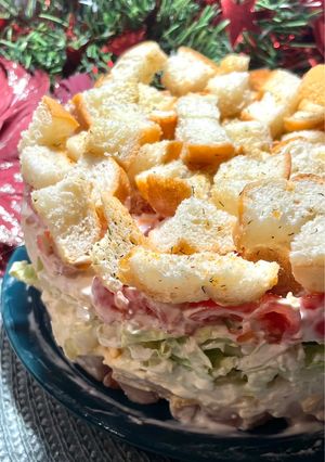 Легкий салат з сухариками