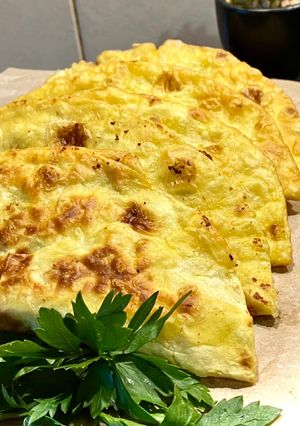 Ліниві чебуреки з лавашу з фаршем та кінзою