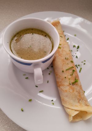 Млинці з фаршем, квасолею та овочами