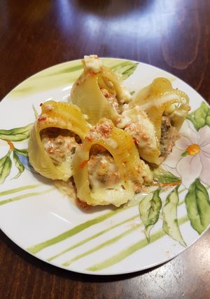 Макаронні мушлі з фаршем