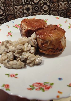Медальйони зі свинини з грибним соусом️