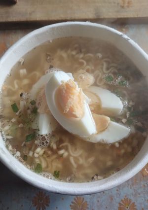 Мівіна зі спеціями і вареним яйцем