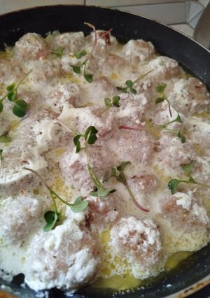 Мітболи в сметанному соусі