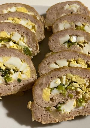 М‘ясний рулет з яйцем