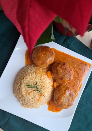 Мітболи у вершково-томатному соусі