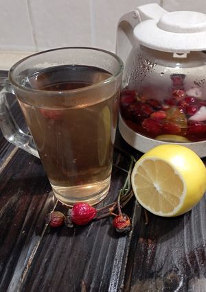 Вітамінний напій із шипшини