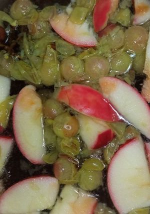 Виноградно-яблучний компот