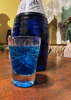 Коктейль "Blue Kamikaze"