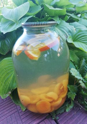 Дуже смачний компот з абрикос