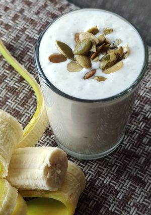 Коктейль з бананом та кисломолочним сиром