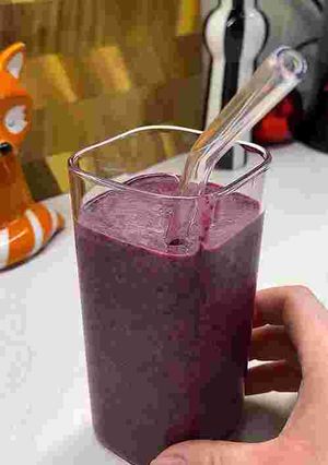 Коктейль з ягод та йогурту