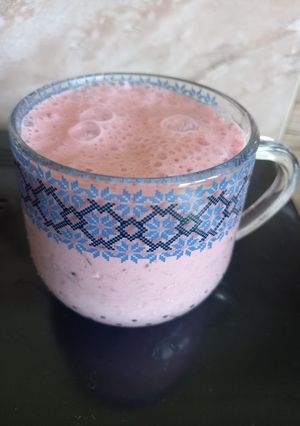 Коктейль молочний з фруктами