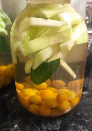 Компот з аличі та кабачків