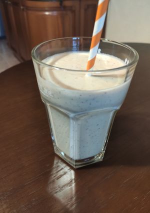 Корисний смузі з кунжутом