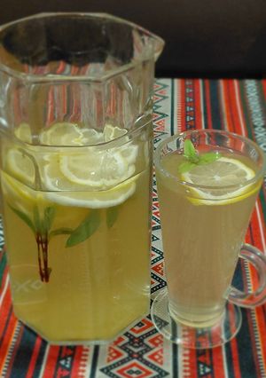 Напій з лимонів та м'яти