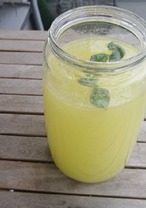 Натуральний домашній лимонад