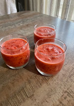 Полуничний коктейль