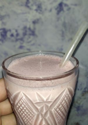 Полунично-шоколадний коктейль для малого щастя