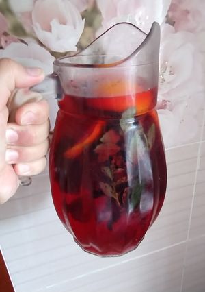 Неймовірно смачний ягідний компот з смородини і полуниці з травою Мохіто