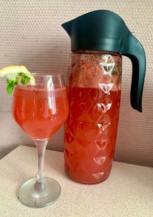 Освіжаючий лимонад з кавуном та м‘ятою