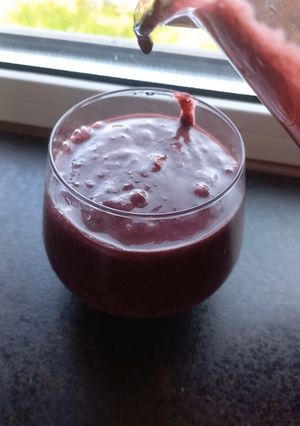 Смузі з льоном, петрушкою, ягодами