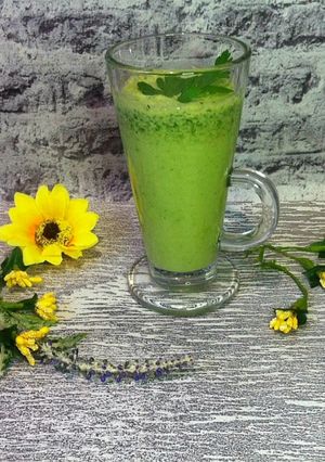 Смузі на айрані з огірком та зеленню