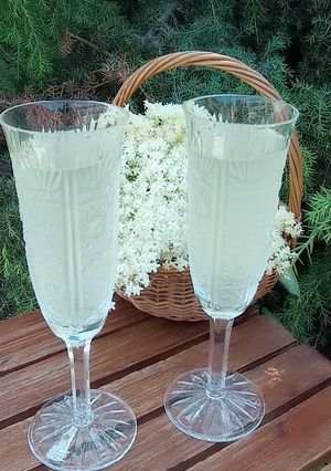 Шампанське з бузини