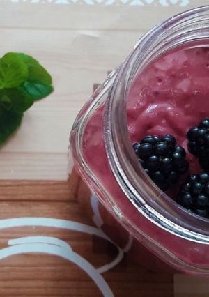 Творожный смузи с ежевикой