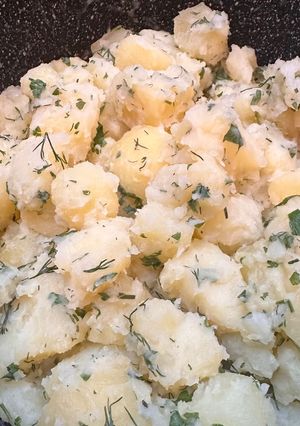 Вареная картошка с укропом