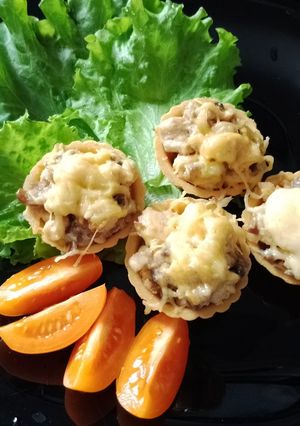 Жульєн з куркою та грибами в кошиках