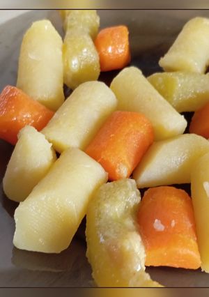 Варена картопля з морквою для малечі Морквяно-картопляне пюре