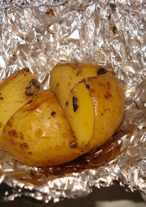 Запечённый картофель с пряными травами