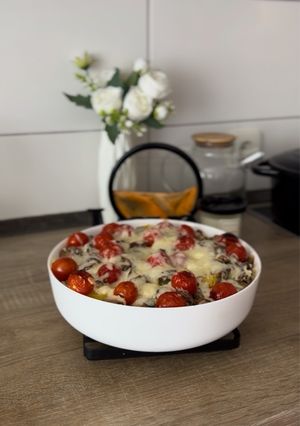 Запечена картопля з мʼясом та грибами