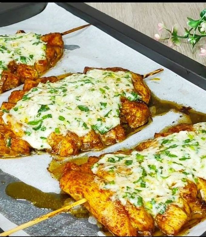 Запечене куряче м'ясо з сиром: швидкий та смачний рецепт