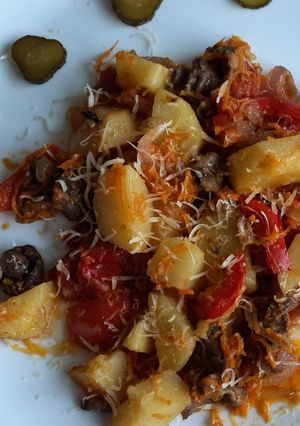 Картопля з овочами та грибами в рукаві