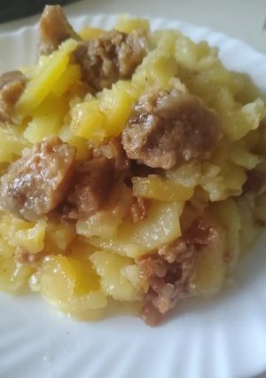 Картопля в чугуному горщику зі шкварками