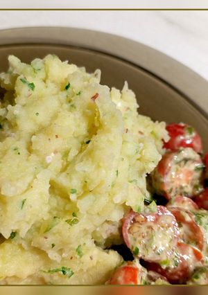 Картопля пюре з соусом песто з з зеленої цибулі