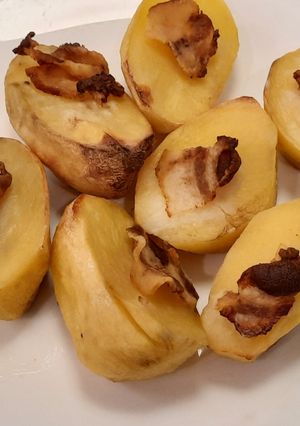 Картопля з салом у духовці