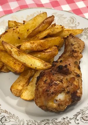 Курячі гомілки з картоплею запечені в аерогрилі