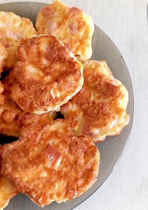 Оладки з картоплею пюре і сардельками