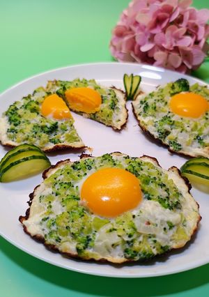 Ніжний та корисний сніданок з броколі та яйцем
