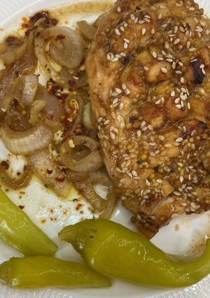 Ніжна та соковита курочка на цибулевій подушці